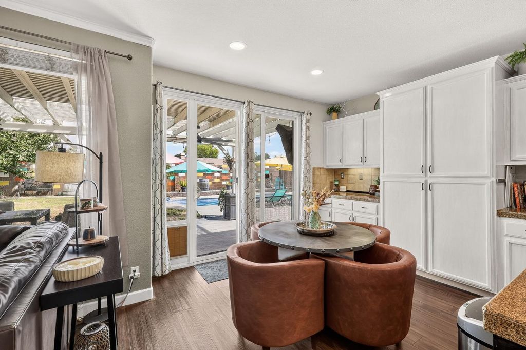 Image 14 of property listing at 9020 Hunters Creek Way, Chowchilla, CA 93610