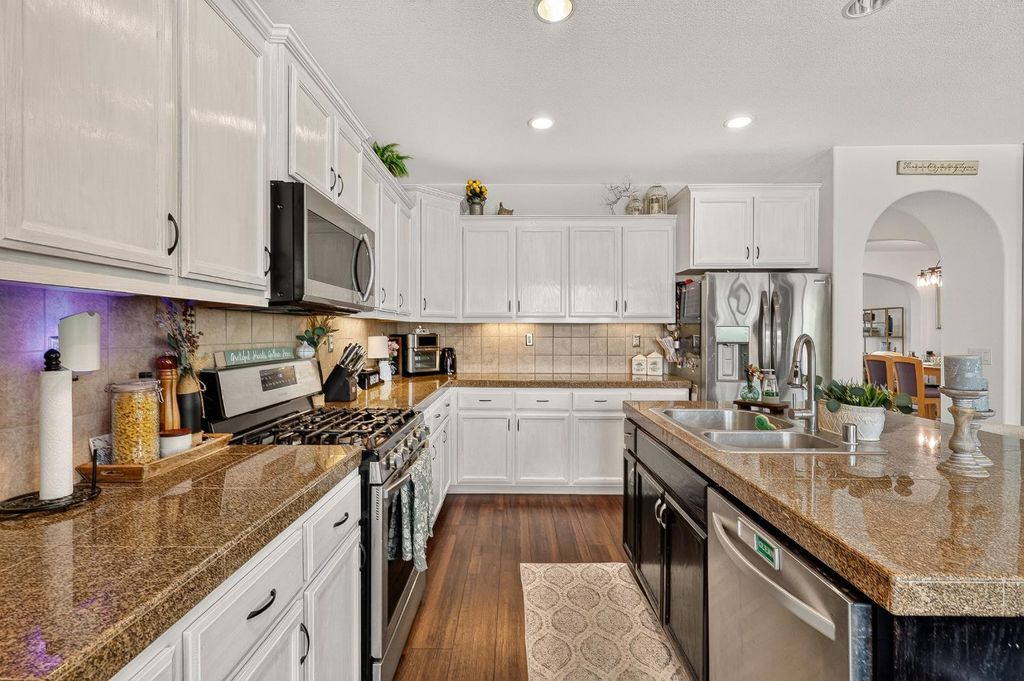 Image 17 of property listing at 9020 Hunters Creek Way, Chowchilla, CA 93610