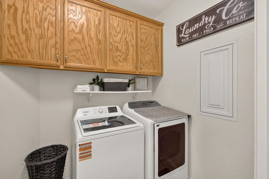 Image 21 of property listing at 9020 Hunters Creek Way, Chowchilla, CA 93610