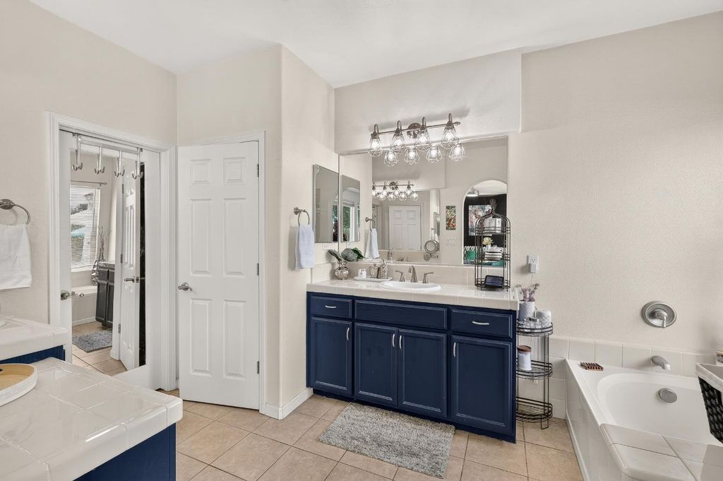 Image 24 of property listing at 9020 Hunters Creek Way, Chowchilla, CA 93610