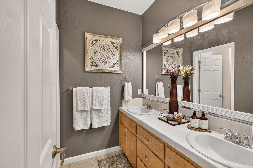 Image 30 of property listing at 9020 Hunters Creek Way, Chowchilla, CA 93610
