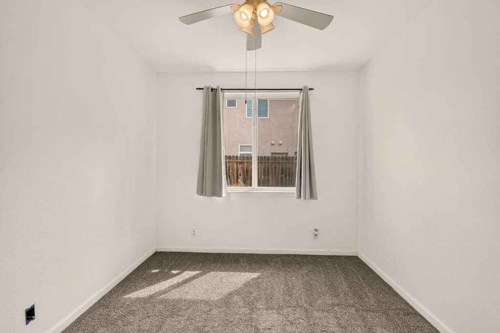 Image 32 of property listing at 9020 Hunters Creek Way, Chowchilla, CA 93610