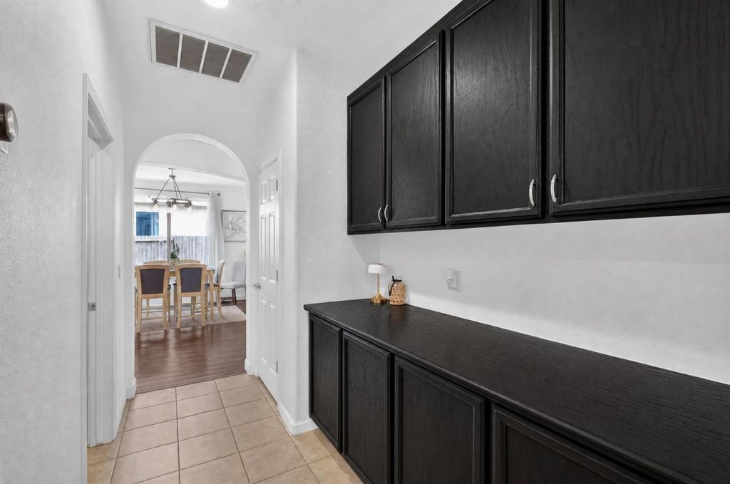 Image 35 of property listing at 9020 Hunters Creek Way, Chowchilla, CA 93610