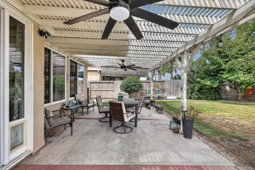 Image 36 of property listing at 9020 Hunters Creek Way, Chowchilla, CA 93610