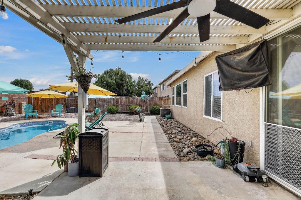 Image 37 of property listing at 9020 Hunters Creek Way, Chowchilla, CA 93610