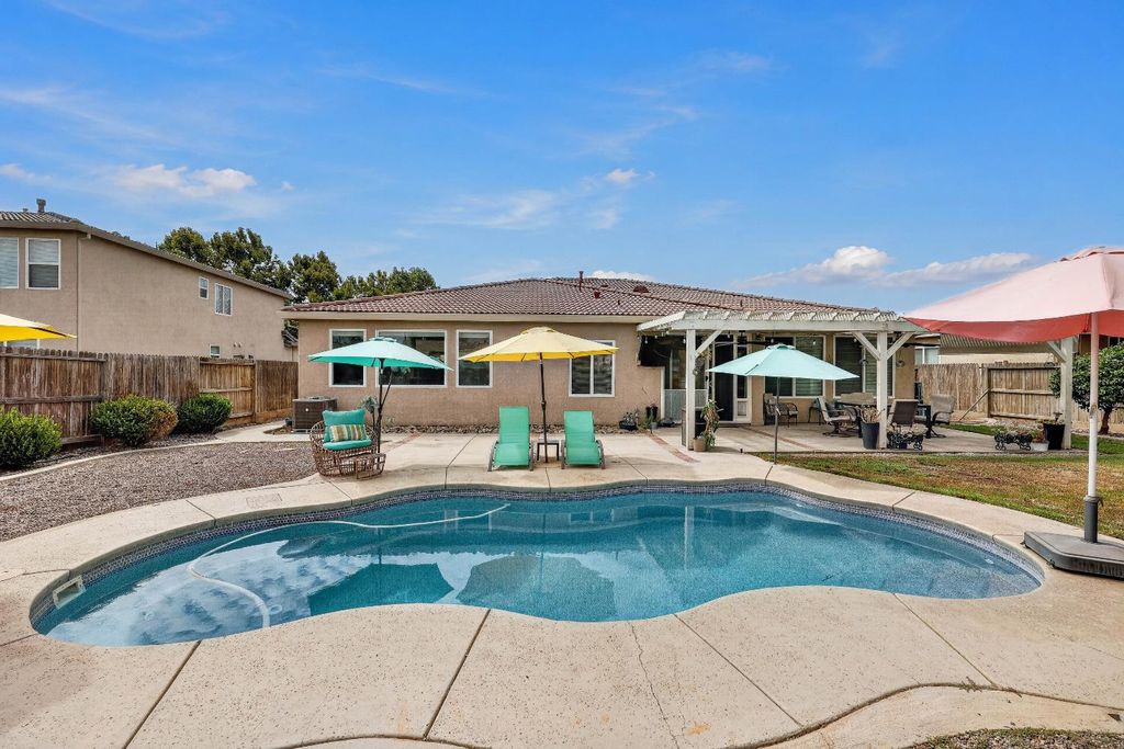 Image 41 of property listing at 9020 Hunters Creek Way, Chowchilla, CA 93610