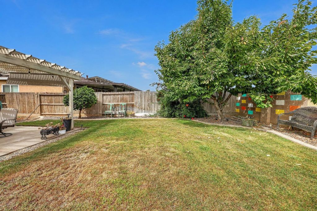 Image 42 of property listing at 9020 Hunters Creek Way, Chowchilla, CA 93610