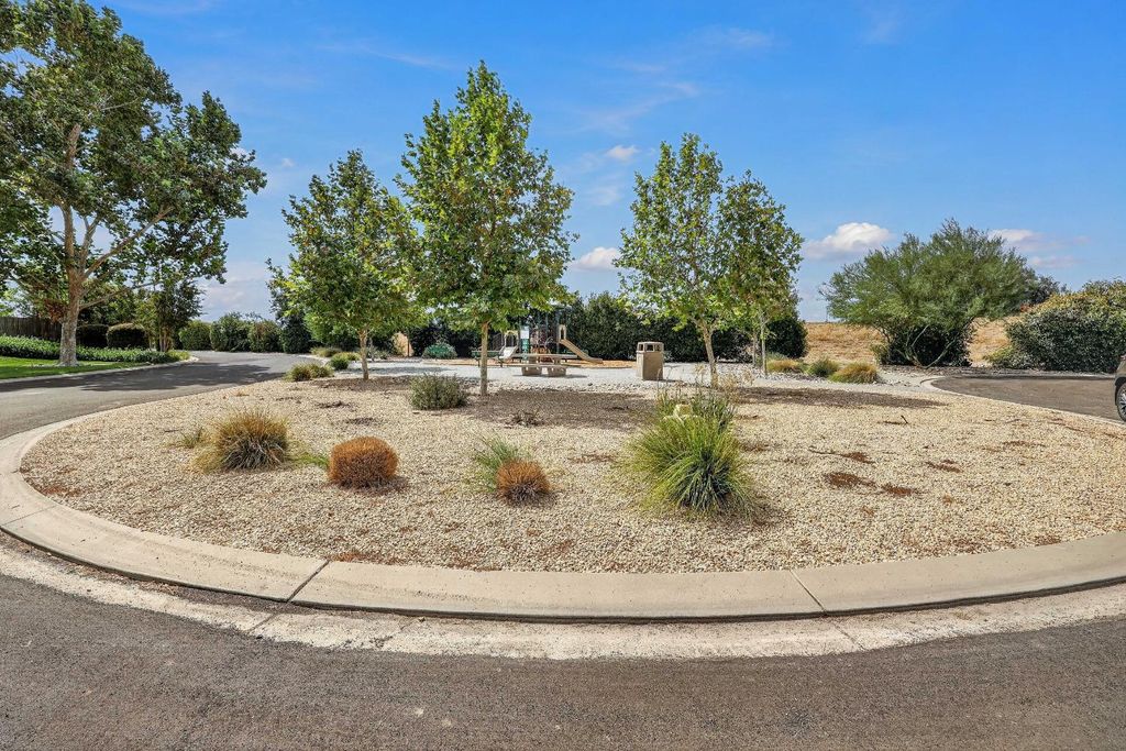 Image 44 of property listing at 9020 Hunters Creek Way, Chowchilla, CA 93610