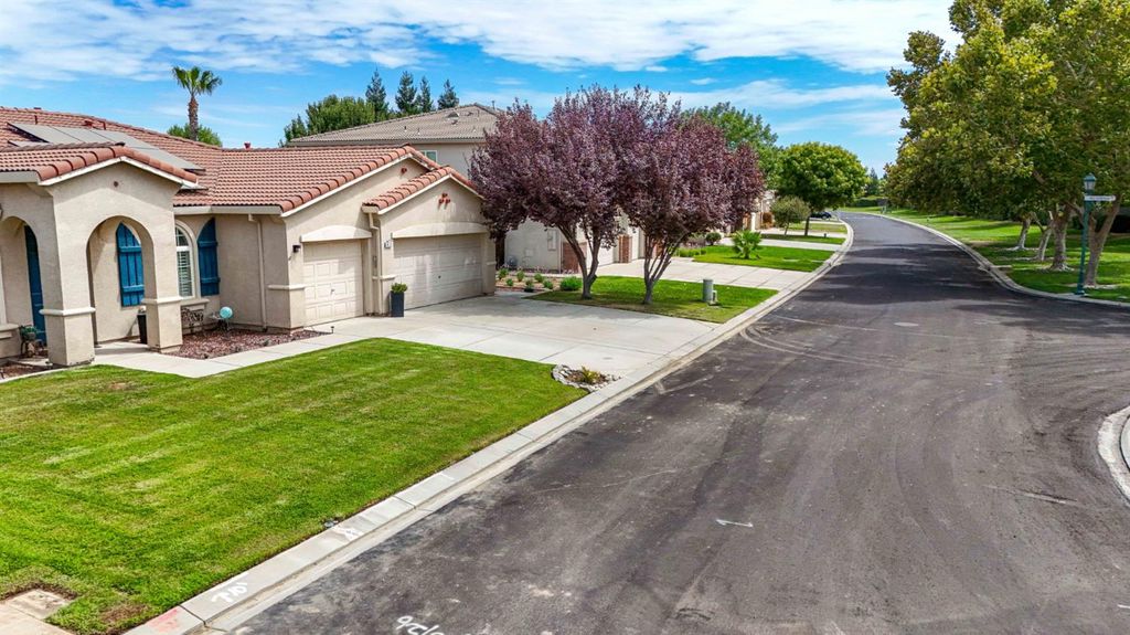 Image 59 of property listing at 9020 Hunters Creek Way, Chowchilla, CA 93610