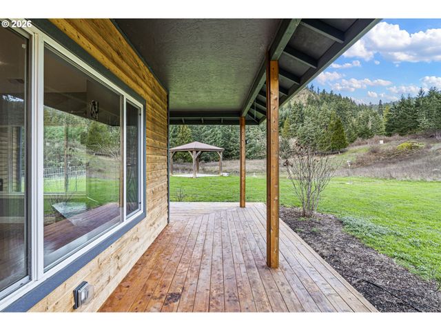 302 SCOTT Rd, Oakland, OR 97462