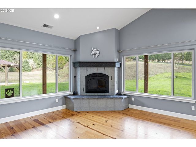 302 SCOTT Rd, Oakland, OR 97462