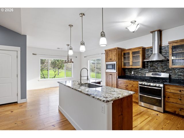 302 SCOTT Rd, Oakland, OR 97462