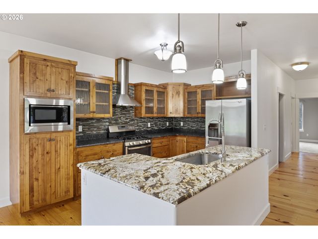 302 SCOTT Rd, Oakland, OR 97462