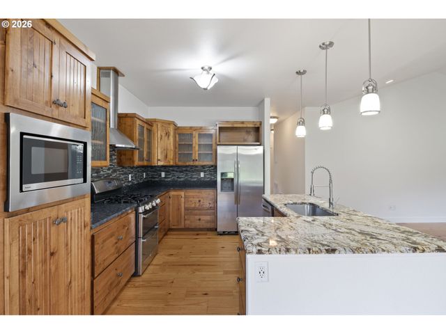 302 SCOTT Rd, Oakland, OR 97462