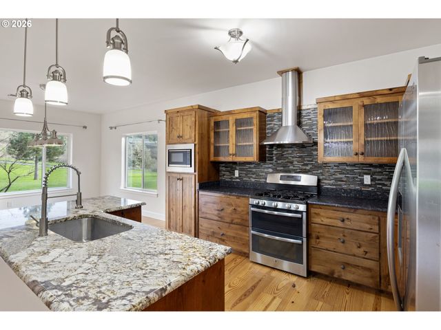 302 SCOTT Rd, Oakland, OR 97462