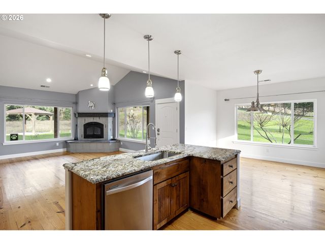 302 SCOTT Rd, Oakland, OR 97462