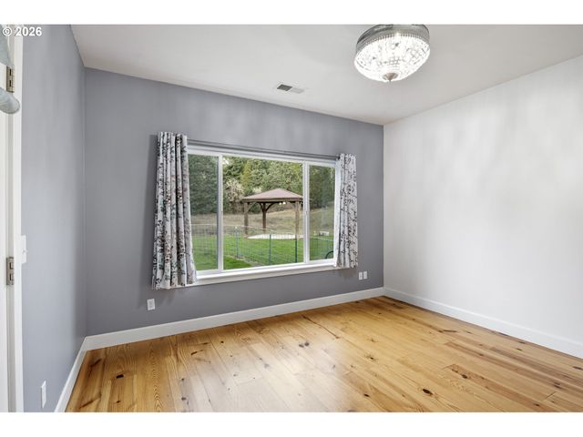 302 SCOTT Rd, Oakland, OR 97462