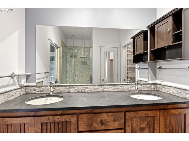 302 SCOTT Rd, Oakland, OR 97462