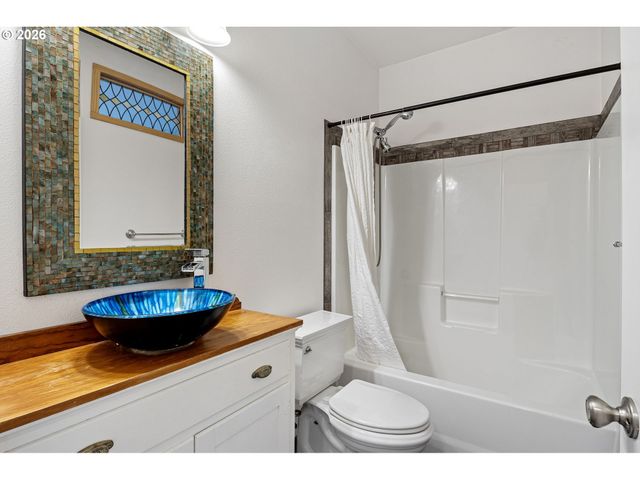 302 SCOTT Rd, Oakland, OR 97462