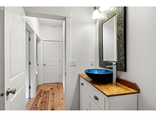 302 SCOTT Rd, Oakland, OR 97462