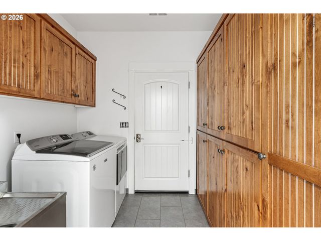 302 SCOTT Rd, Oakland, OR 97462