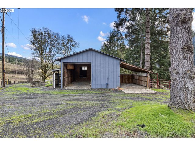 302 SCOTT Rd, Oakland, OR 97462