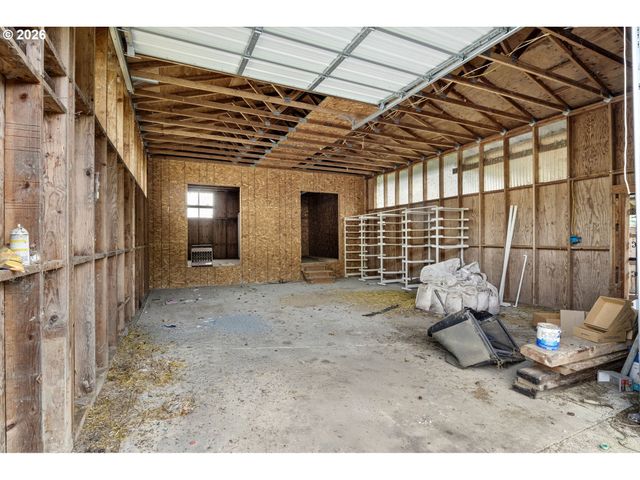 302 SCOTT Rd, Oakland, OR 97462