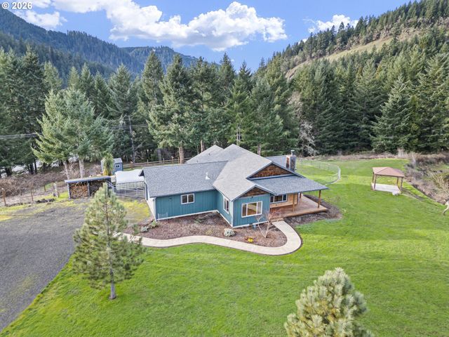 302 SCOTT Rd, Oakland, OR 97462