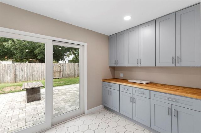 1207 W CHARTER STREET, Tampa, FL 33602