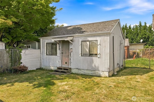 810 N 4th Street, Renton, WA 98057