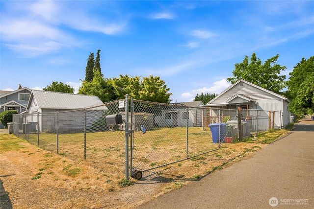 810 N 4th Street, Renton, WA 98057