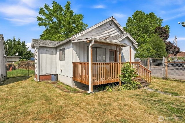 810 N 4th Street, Renton, WA 98057