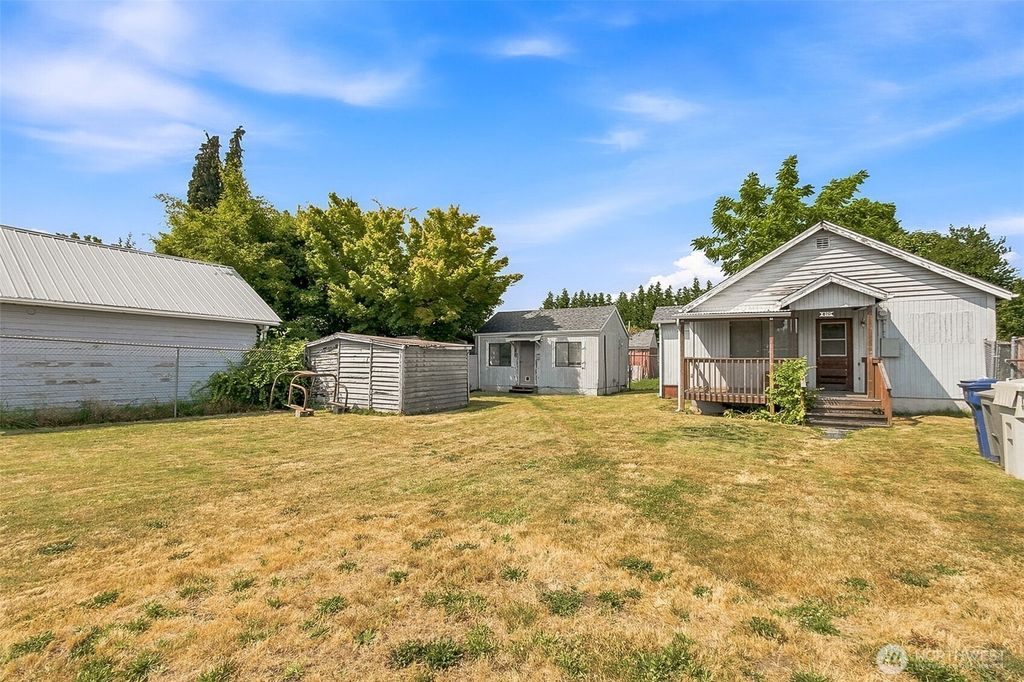 810 N 4th Street, Renton, WA 98057