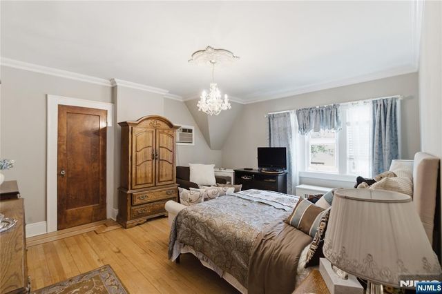 138 Elder Avenue, Bergenfield, NJ 07621