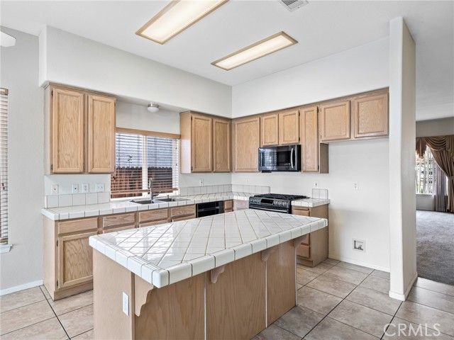 13477 Lakeside, Victorville, CA 92395