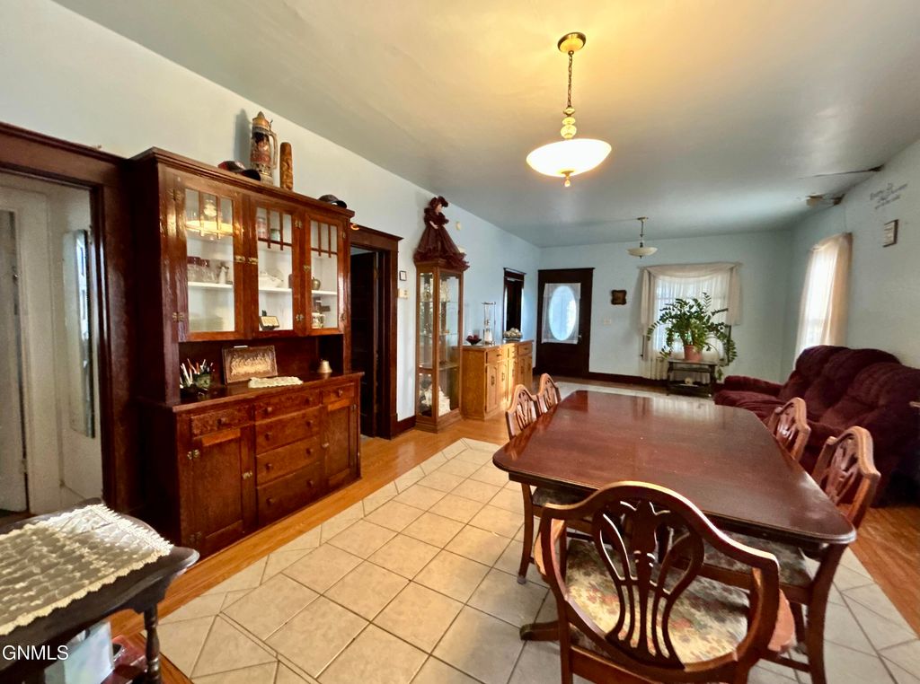 404 Mckinley Avenue, Underwood, ND 58576 photo 2