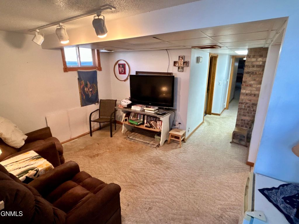 404 Mckinley Avenue, Underwood, ND 58576 photo 51