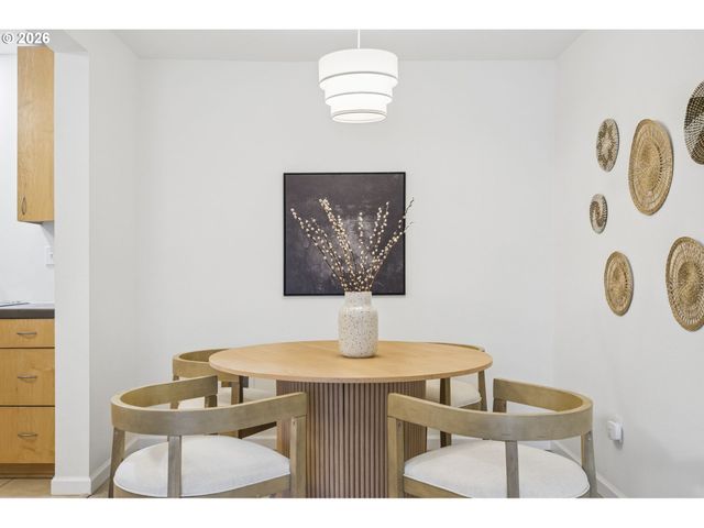 200 BURNHAM Rd 303, Lake Oswego, OR 97034