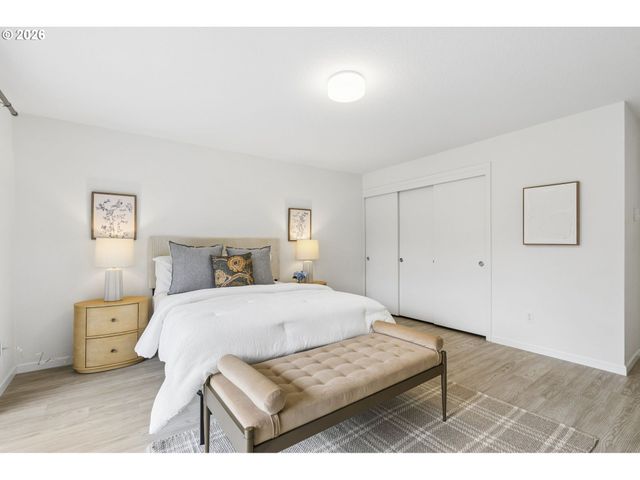 200 BURNHAM Rd 303, Lake Oswego, OR 97034