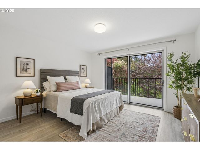 200 BURNHAM Rd 303, Lake Oswego, OR 97034