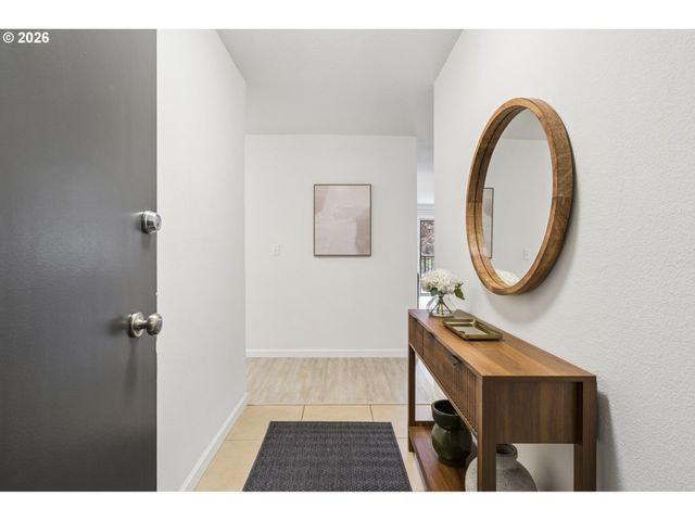 200 BURNHAM Rd 303, Lake Oswego, OR 97034