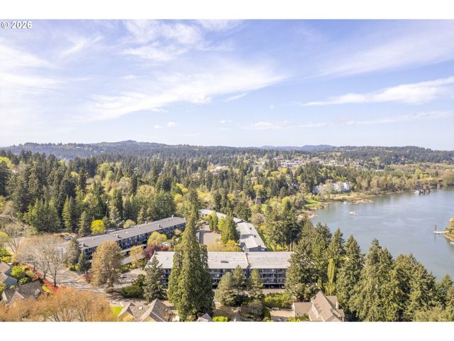 200 BURNHAM Rd 303, Lake Oswego, OR 97034