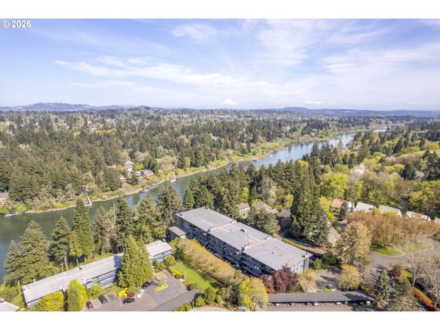 200 BURNHAM Rd 303, Lake Oswego, OR 97034