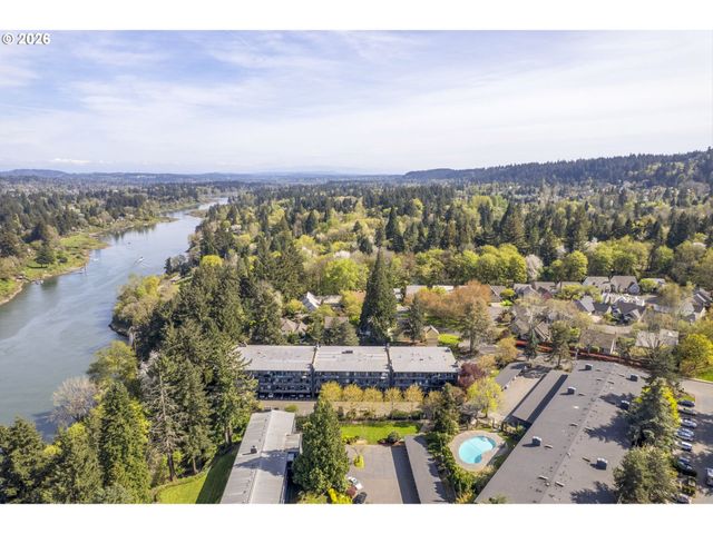 200 BURNHAM Rd 303, Lake Oswego, OR 97034