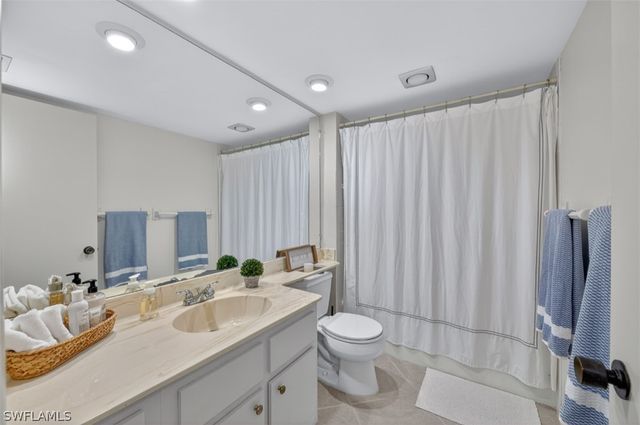 3300 Binnacle DR 206, Naples, FL 34103