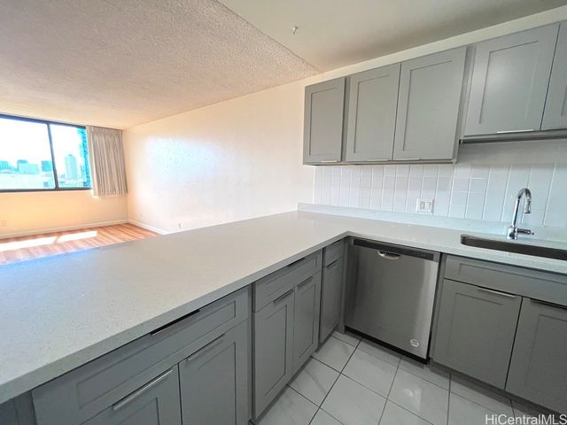 55 S Kukui Street D1608, Honolulu, HI 96813