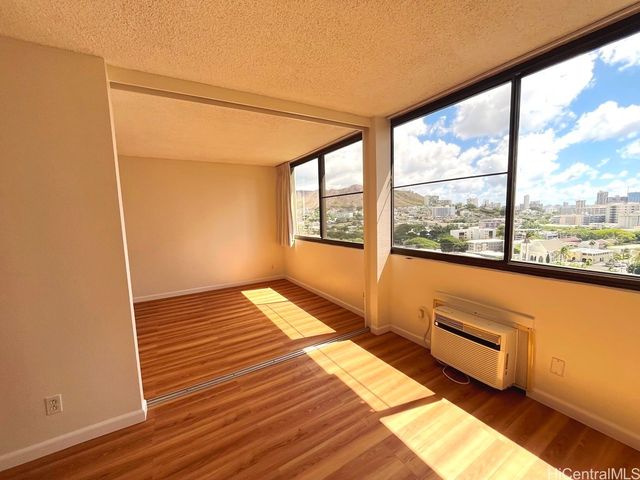 55 S Kukui Street D1608, Honolulu, HI 96813