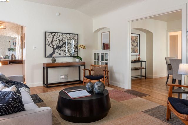 1527 Blake St, Berkeley, CA 94703