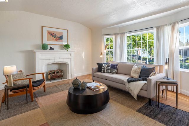 1527 Blake St, Berkeley, CA 94703