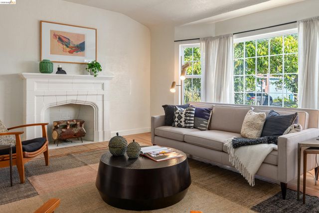 1527 Blake St, Berkeley, CA 94703